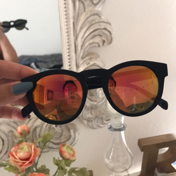super cute sunglasses - Picture 2 of 3